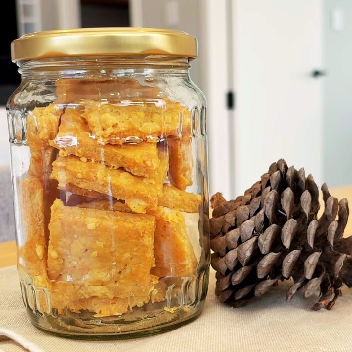 Toddler friendly winter snack cheese crackers